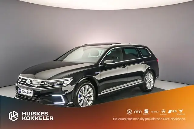 Photo 1 : Volkswagen Passat 2023 Hybrid