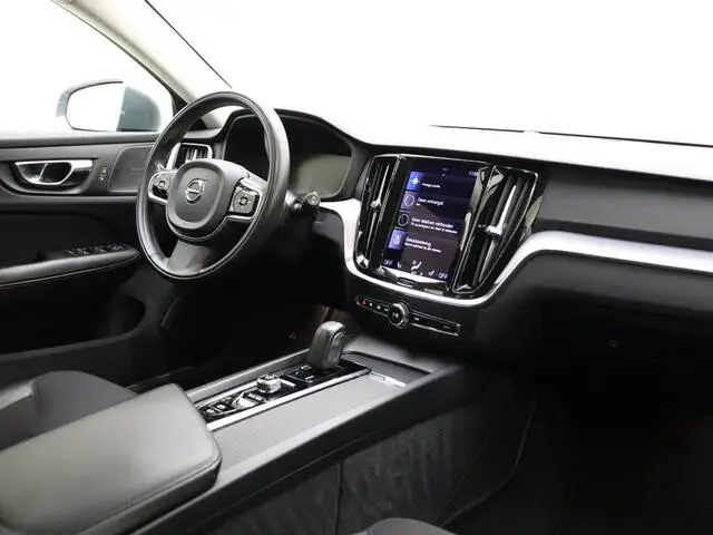 Photo 1 : Volvo V60 2020 Petrol