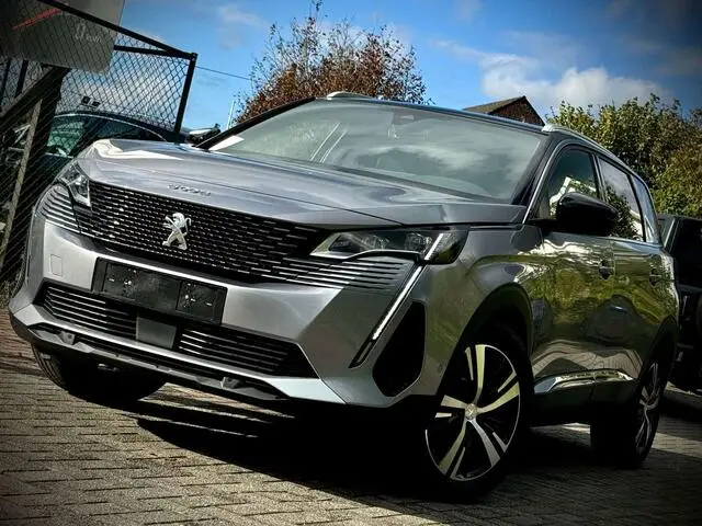 Photo 1 : Peugeot 5008 2023 Essence