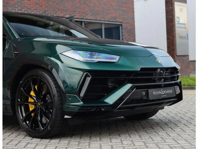 Photo 1 : Lamborghini Urus 2023 Petrol