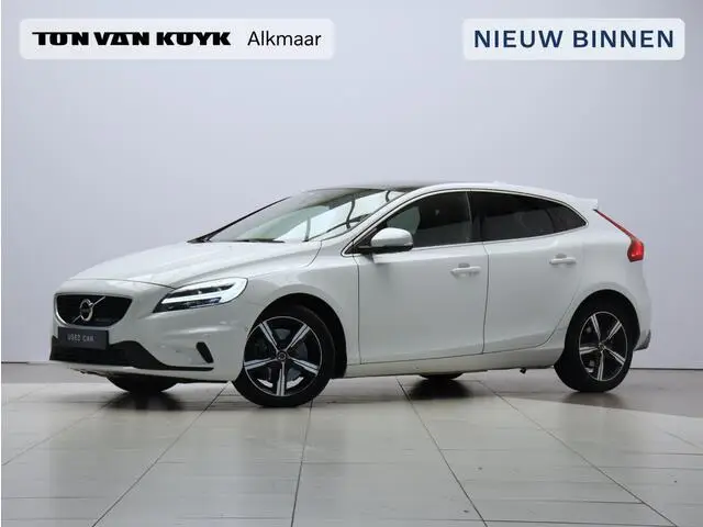 Photo 1 : Volvo V40 2019 Petrol