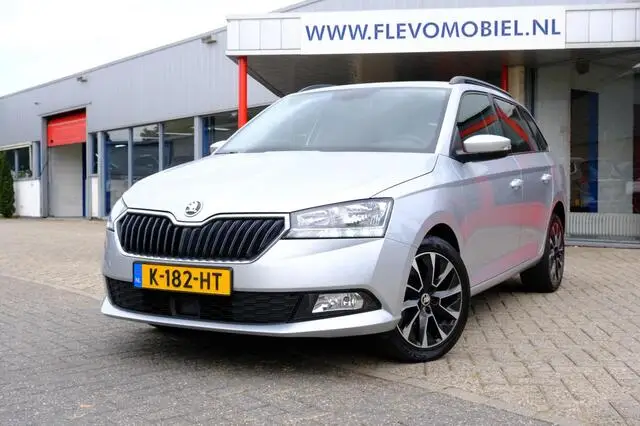 Photo 1 : Skoda Fabia 2021 Petrol