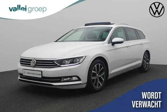 Photo 1 : Volkswagen Passat 2017 Petrol