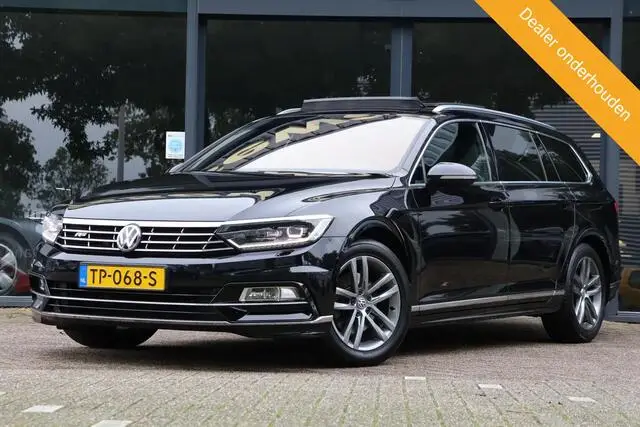 Photo 1 : Volkswagen Passat 2018 Petrol