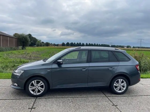 Photo 1 : Skoda Fabia 2021 Petrol