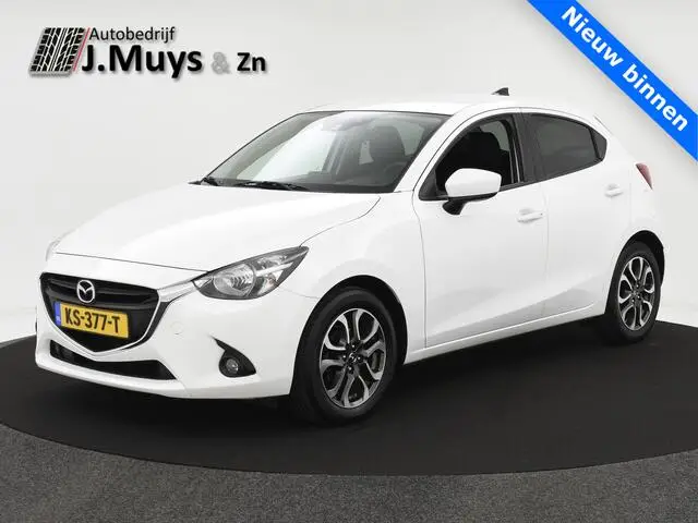 Photo 1 : Mazda 2 2016 Petrol