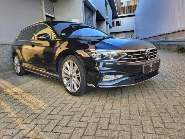 Photo 1 : Volkswagen Passat 2022 Essence