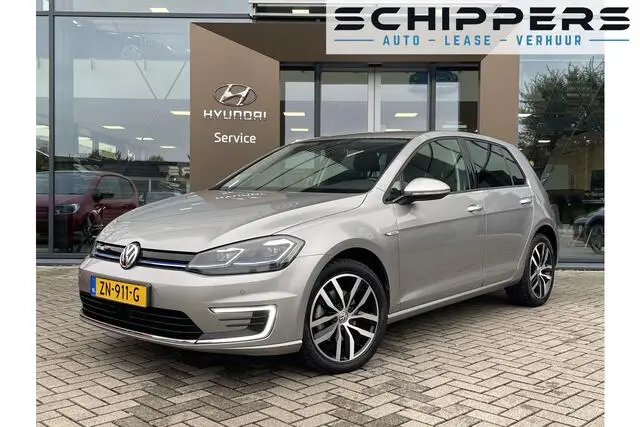 Photo 1 : Volkswagen Golf 2019 Électrique