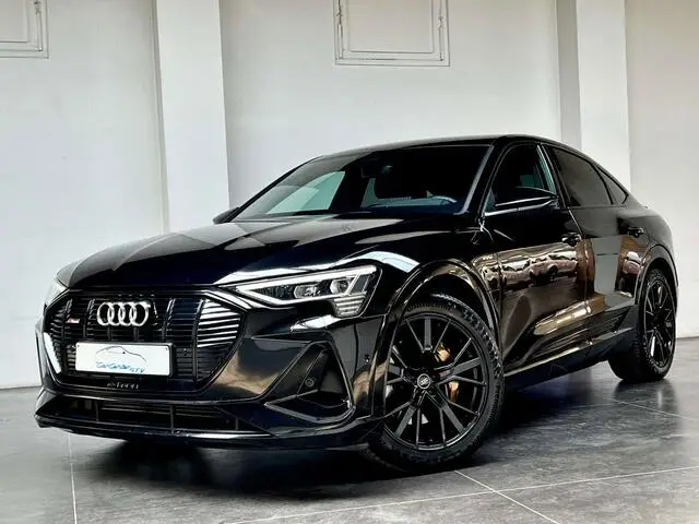 Photo 1 : Audi E-tron 2022 Electric