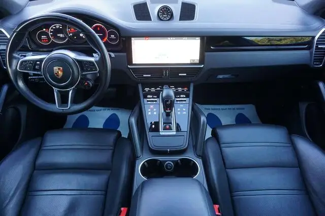 Photo 1 : Porsche Cayenne 2020 Petrol