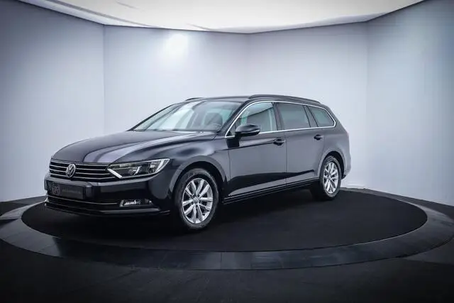 Photo 1 : Volkswagen Passat 2016 Essence