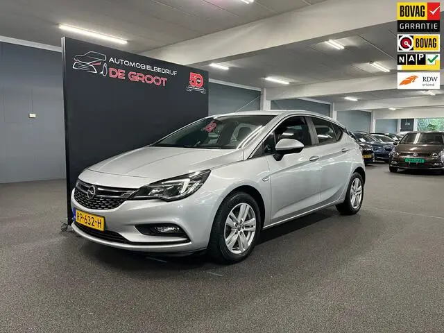 Photo 1 : Opel Astra 2018 Essence