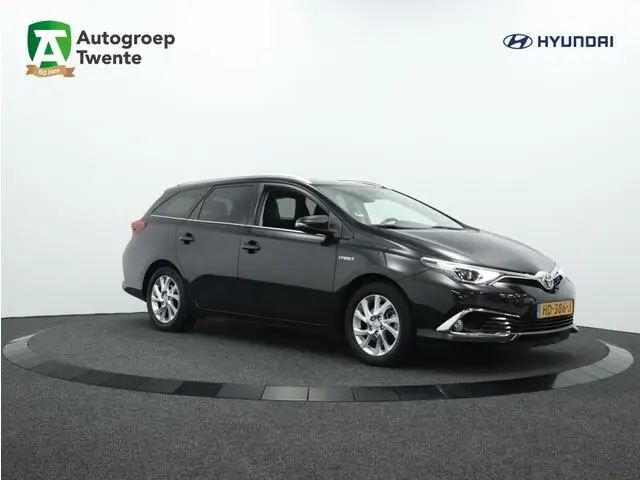 Photo 1 : Toyota Auris 2015 Hybrid