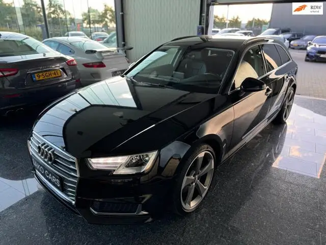 Photo 1 : Audi A4 2019 Essence