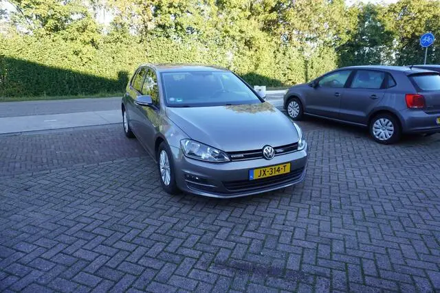 Photo 1 : Volkswagen Golf 2016 Petrol