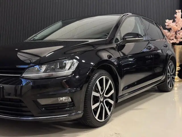 Photo 1 : Volkswagen Golf 2016 Petrol