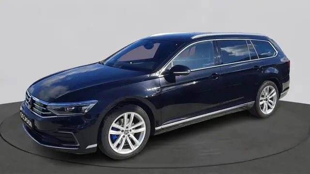 Photo 1 : Volkswagen Passat 2023 Hybride