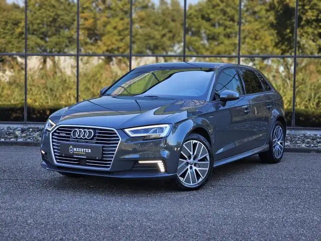 Photo 1 : Audi A3 2018 Hybride