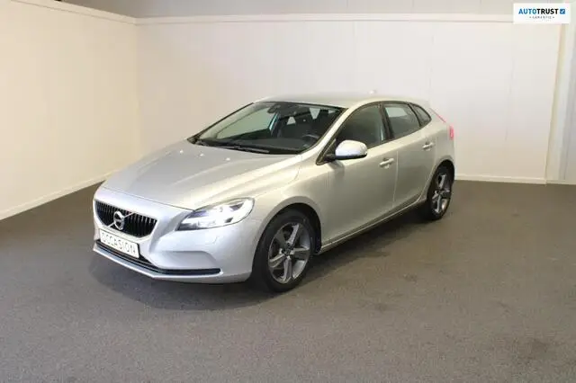 Photo 1 : Volvo V40 2017 Petrol