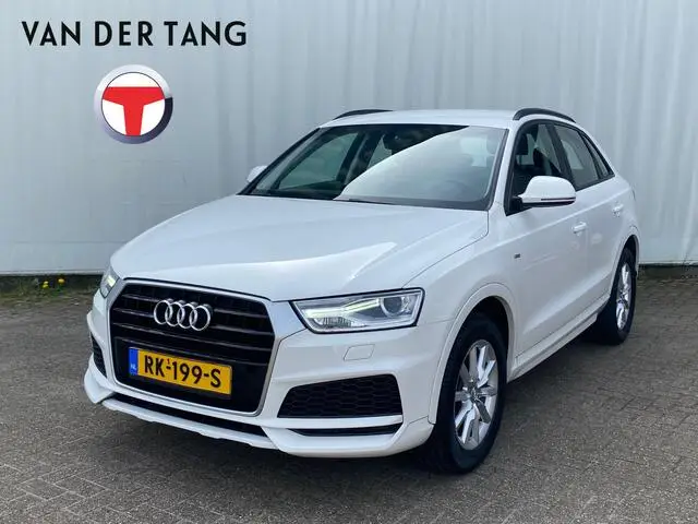 Photo 1 : Audi Q3 2018 Petrol