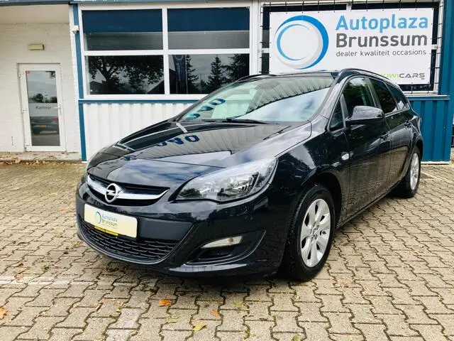 Photo 1 : Opel Astra 2016 Petrol