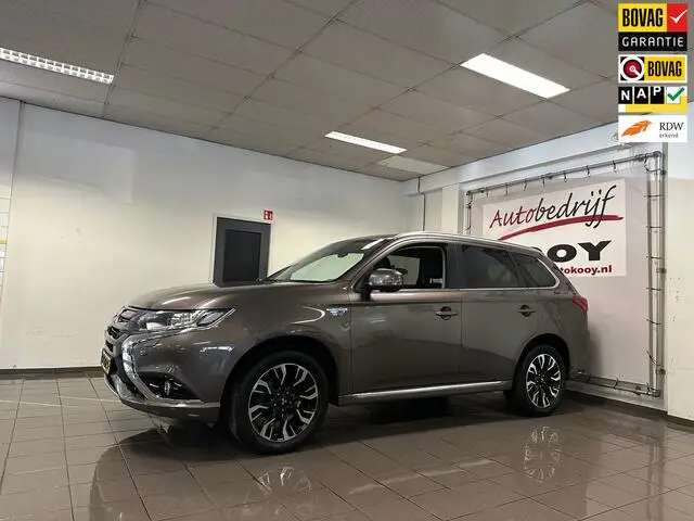 Photo 1 : Mitsubishi Outlander 2015 Hybride