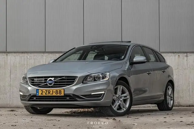 Photo 1 : Volvo V60 2015 Hybride