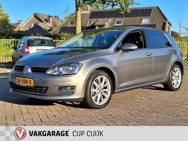 Photo 1 : Volkswagen Golf 2015 Petrol