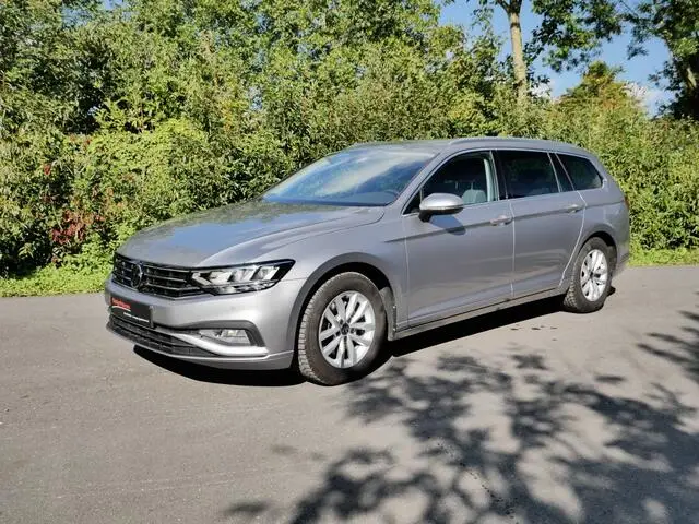 Photo 1 : Volkswagen Passat 2022 Essence