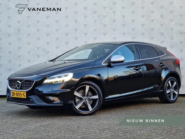 Photo 1 : Volvo V40 2019 Essence