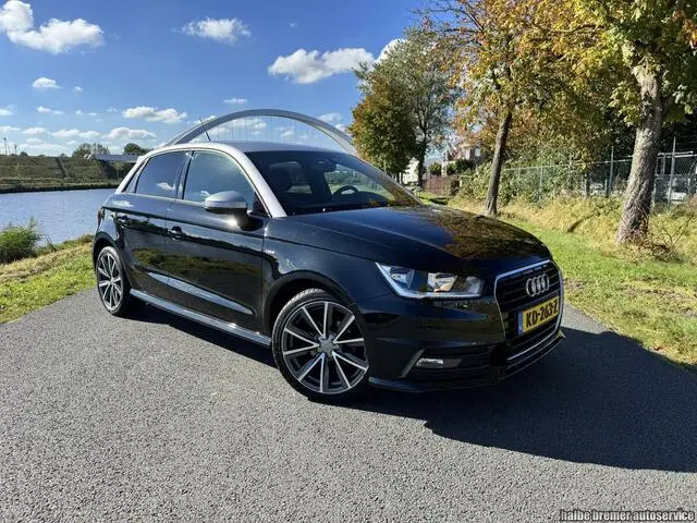 Photo 1 : Audi A1 2016 Petrol