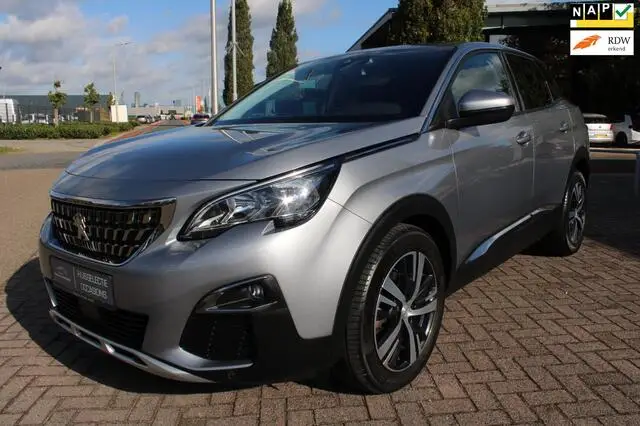 Photo 1 : Peugeot 3008 2020 Petrol