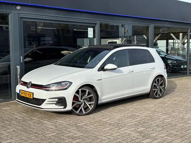 Photo 1 : Volkswagen Golf 2019 Essence