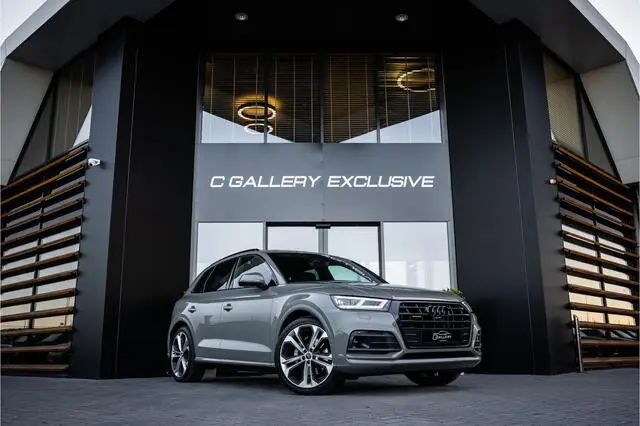 Photo 1 : Audi Q5 2020 Hybride