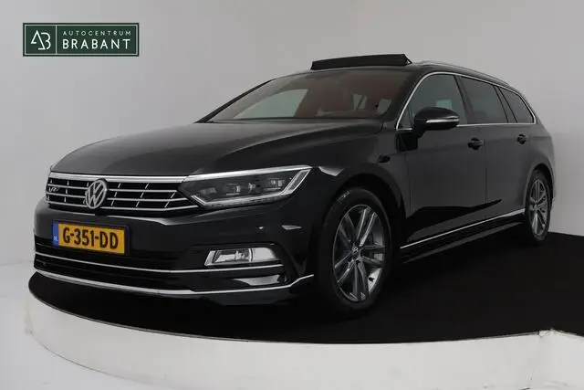 Photo 1 : Volkswagen Passat 2019 Petrol