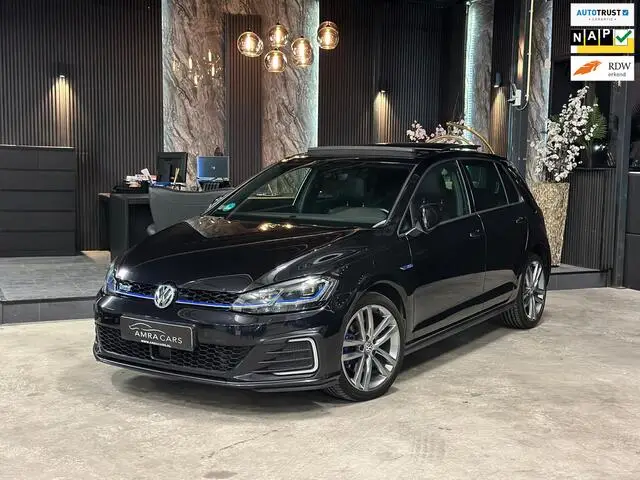 Photo 1 : Volkswagen Golf 2017 Hybride