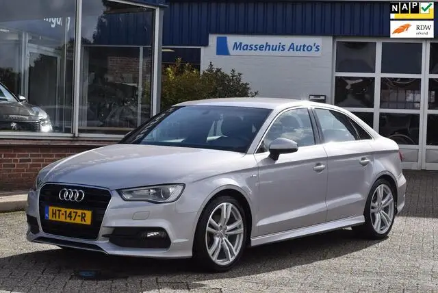 Photo 1 : Audi A3 2016 Petrol