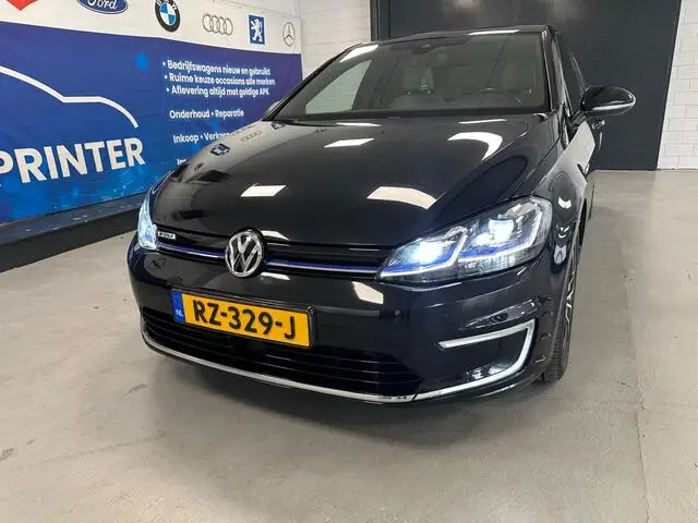 Photo 1 : Volkswagen Golf 2018 Électrique