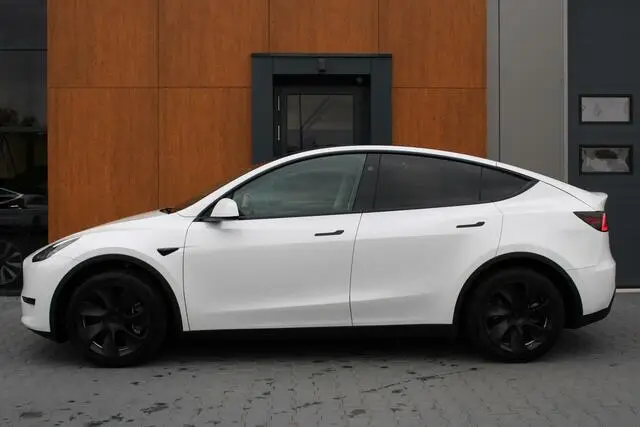 Photo 1 : Tesla Model Y 2024 Électrique