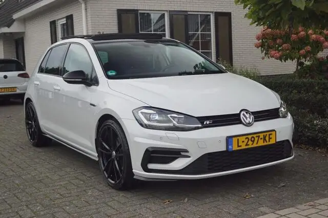 Photo 1 : Volkswagen Golf 2017 Petrol