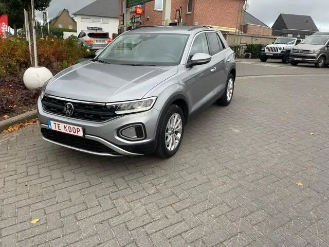 Photo 1 : Volkswagen T-roc 2023 Essence