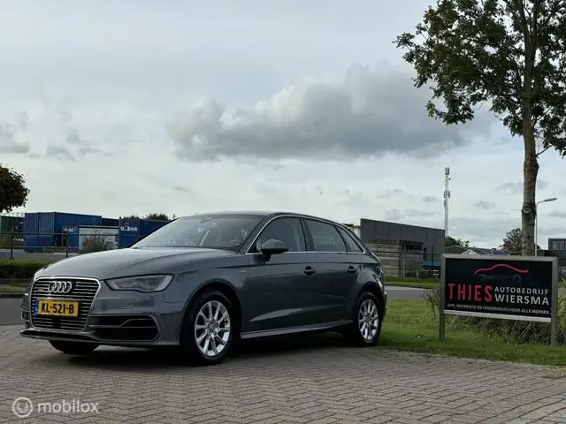 Photo 1 : Audi A3 2016 Hybride