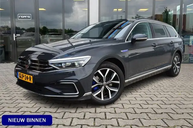 Photo 1 : Volkswagen Passat 2021 Hybride