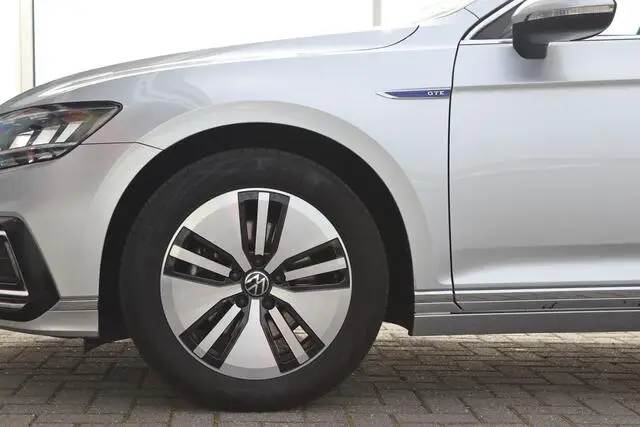 Photo 1 : Volkswagen Passat 2021 Hybrid