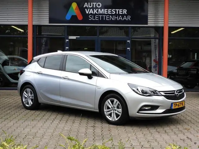 Photo 1 : Opel Astra 2018 Essence