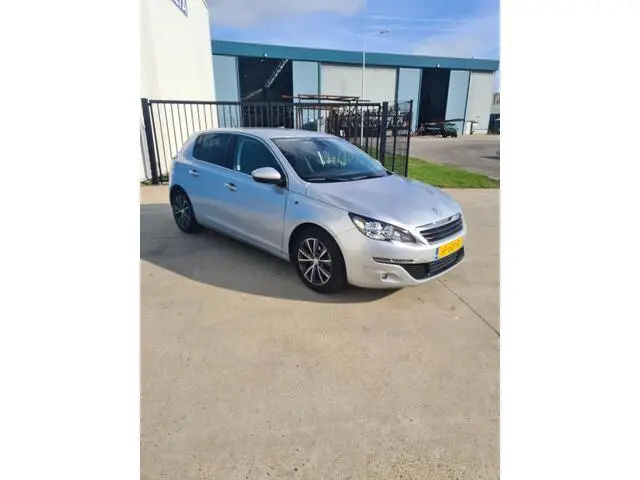 Photo 1 : Peugeot 308 2016 Petrol