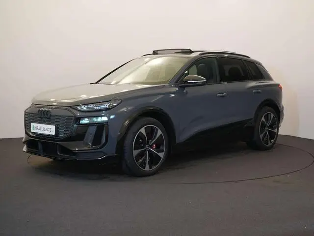 Photo 1 : Audi E-tron 2024 Electric