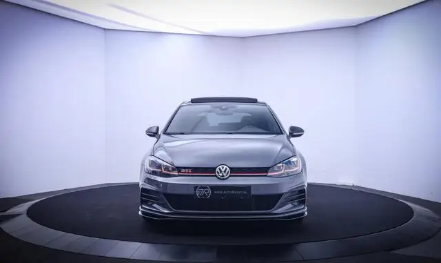 Photo 1 : Volkswagen Golf 2019 Petrol