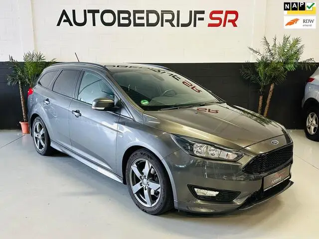 Photo 1 : Ford Focus 2018 Petrol