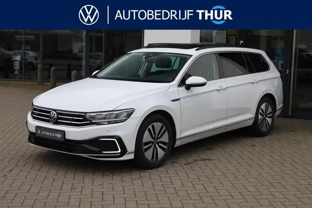 Photo 1 : Volkswagen Passat 2020 Hybrid